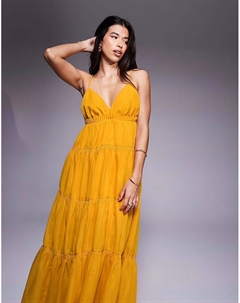 Платье макси с ярусами, сборками и объемной юбкой горчичного цвета Asos design