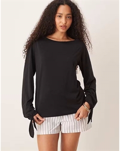 - Ic - Футболка черного цвета с узором в виде узла Scalpers