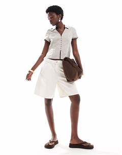 Джинсовые шорты удлиненного кроя цвета экрю Pull & bear