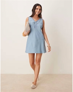 Мини-платье без рукавов из мягкого денима с кружевной отделкой светло-голубого цвета Asos design