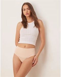 Трусики-танга supersmooth Undietectable бежевого цвета Spanx