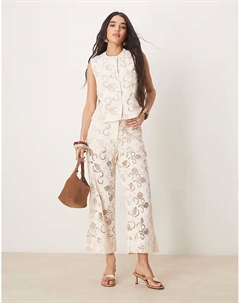 Брюки-кюлоты премиум-класса с цветочным узором в молочном цвете Asos design