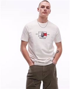 Футболка с центральным флагом в цвете «кремовый» Tommy hilfiger