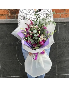 Орхидеи с зеленью в дизайнерской упаковке Florpro