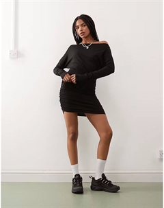 Мини-платье черного цвета с открытыми плечами и длинными рукавами для буднего дня Weekday