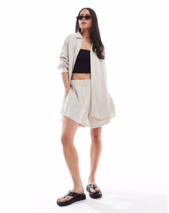 Короткие шорты Ava из смеси льна в оттенке «бежевый» Weekday