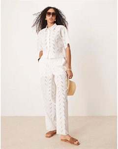 Свободные брюки белого цвета с геометрическим узором бродери Asos design