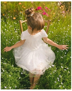 Платье для девочки из двух материалов с юбкой, украшенной блестящими сердечками Snow White - для малышек/детей, белый Deux par deux