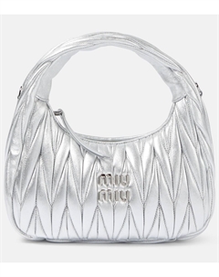 Wander маленькая кожаная сумка через плечо с эффектом матлассе, Argento Miu miu