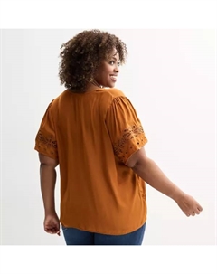 Блузка с кружевными вставками на рукавах, V-образным вырезом и воздушным кроем для полных, цвет caramel brown Chelsea & theodore