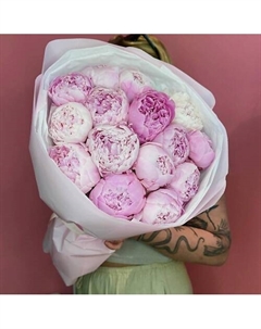 15 розовых пионов в круглой упаковке Dari цветы