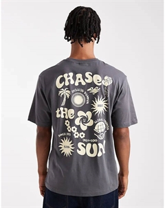 Футболка свободного кроя с принтом «В погоне за солнцем» на спине, темно-серого цвета Only & sons
