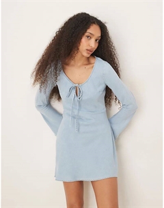 Мини-платье из мягкого денима с бантом спереди светло-голубого цвета Asos design