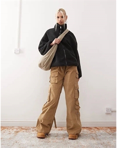 Флисовая кофта с длинными рукавами, застежкой-молнией и контрастной отделкой черного цвета Monki