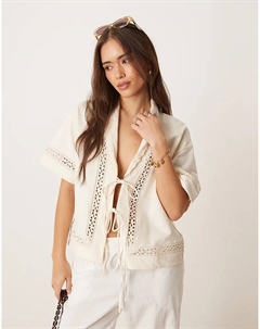 Топ кремового цвета с завязкой спереди, воротником и кружевной отделкой Asos design