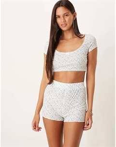 Укороченный топ с круглым вырезом в нежно-голубом цвете Collective the label