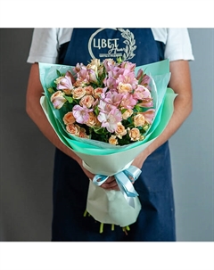 Сборный букет в нежном оформлении с кустовой розой и альстромерией Цветник цветы и подарки