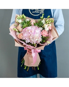 Нежный букет с гортензией и лизиантусами Цветник цветы и подарки