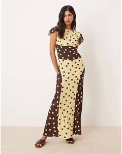 Платье макси с вырезом-лодочкой, рукавами-ангелочками и скульптурными деталями в кремово-шоколадном цвете в горошек Asos design