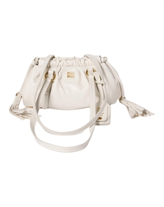 Миниатюрная женская сумка через плечо из овчины белого цвета Miu miu