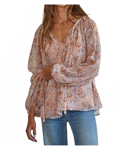 Заплетенный в цветочный узор блузон с длинными рукавами и V-образным вырезом в нежно-розовом цвете By together