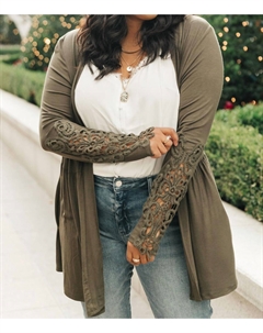 Кардиган с кружевной отделкой в оливковом цвете Little Bit Of Lace Hailey & co