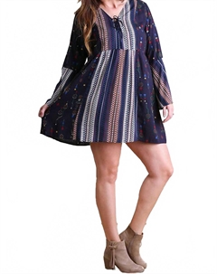 Лаконичное платье с кружевной шнуровкой и парным принтом - Plus в цвете Navy Umgee