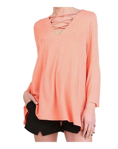 Коралловая туника с перекрестным воротником и рукавами-колокольчиками Umgee