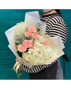 Букет из гортензии и гвоздики Цветы мишки