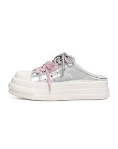 Женские противоскользящие тапочки с закрытым носком и износостойкой резиновой подошвой серебристые, цвет Silver Red dragonfly