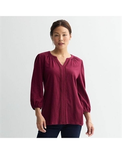 Женский топ с разрезом на горловине и отделкой в виде помпонами, цвет red silk Croft & barrow