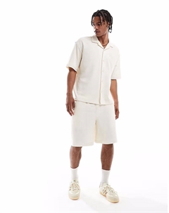 Текстурированные махровые шорты цвета экрю Pull & bear