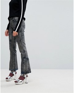 Укороченные расклешенные джинсы с распущенными краями и складками Iceberg