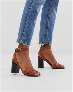 Светло коричневые туфли на блочном каблуке с перекрестными ремешками New look