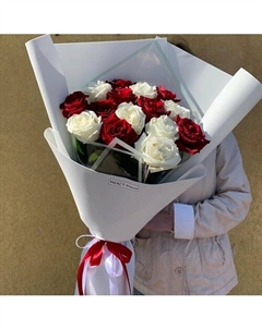 Букет 15 роз микс белые и красные Fleur de fee цветочная фея