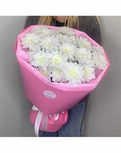Букет из 5 белых кустовых хризантем Балтика в розовом оформлении Fleur de fee цветочная фея