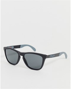 Черные матовые солнцезащитные очки с серыми стеклами Frogskins Oakley