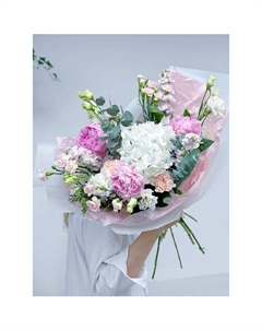 Букет цветов с гортензией, пионами, эустомой, маттиолой. Mamoka flower studio