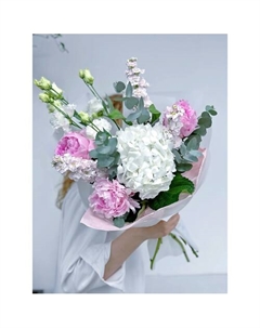 Букет цветов с гортензией, пионами, маттиолой, эустомой Mamoka flower studio