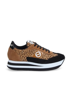 Женские кожаные кроссовки с анималистичным принтом и двухцветной подошвой No name