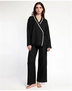Женская длинная открытая пижама из специальной ткани с текстурой, черного цвета Admas