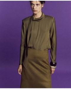 Сатиновый топ с плечевыми накладками, хаки Сфера