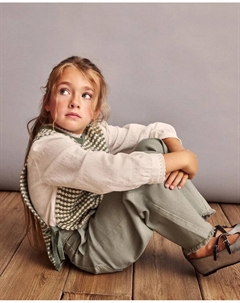 Двухцветный трикотажный жилет для девочки с декоративным узором Coconut el corte inglés