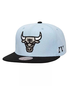 Мужская светло-синяя/черная кепка Chicago Bulls Core IV Snapback, синий Mitchell and ness