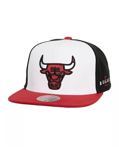 Мужская кепка Mitchell Ness бело-красная Chicago Bulls Core Snapback, белый Mitchell and ness
