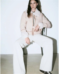 Куртка прямого кроя на подкладке из искусственной овчины цвета экрю Stradivarius