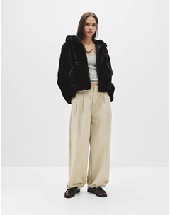 Куртка с капюшоном из искусственного меха черного цвета Pull & bear