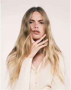 Трикотажный лонгслив-поло с длинными рукавами бежевого цвета Mango