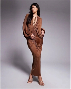 Платье макси облегающего кроя с рукавами-крылышками и сборками цвета мокко Asos design