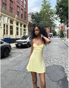 Мини-платье Strappy желтого цвета Bershka